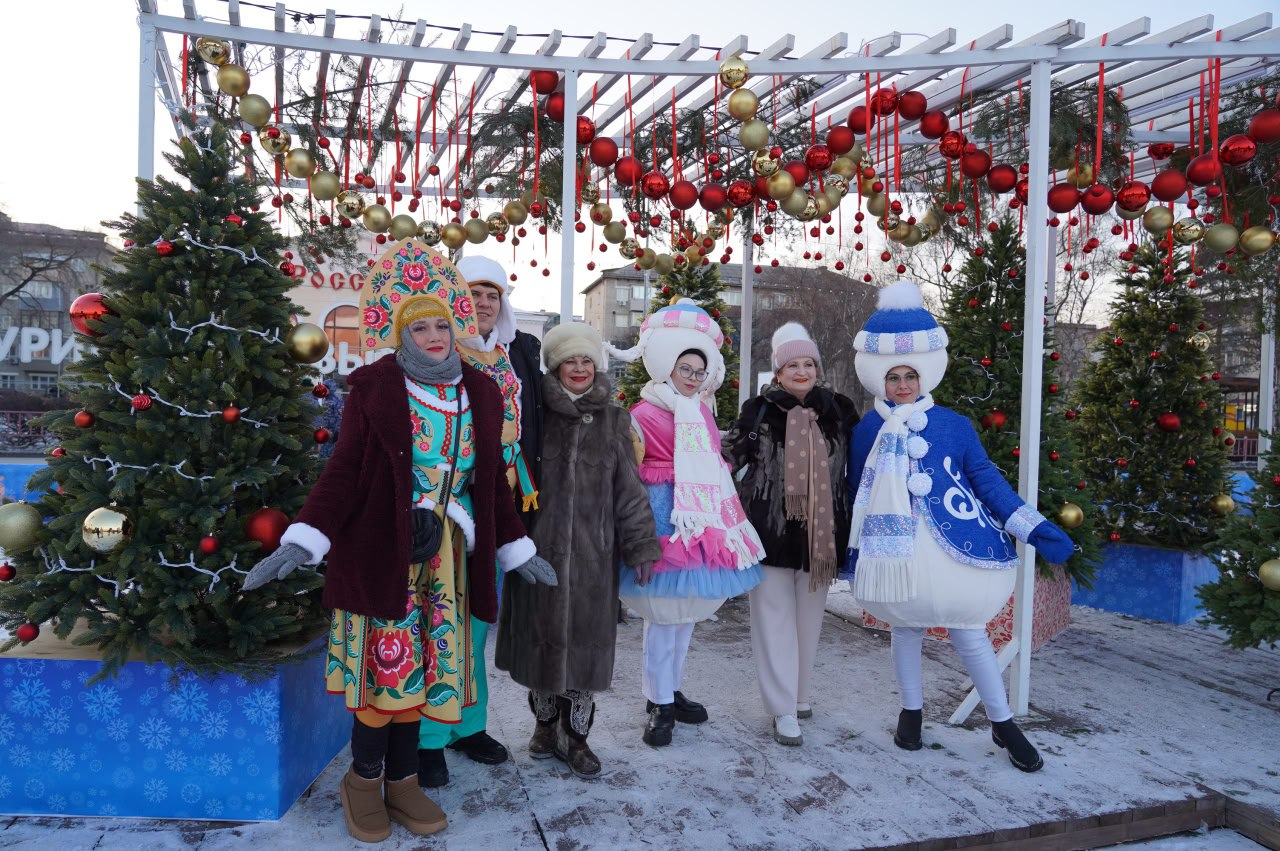 Новогодняя сказка началась! Сегодня на центральной площади Уссурийска торжественно открылся зимний городок Новогодняя сказка началась! Сегодня на центральной площади Уссурийска торжественно открылся зимний городок