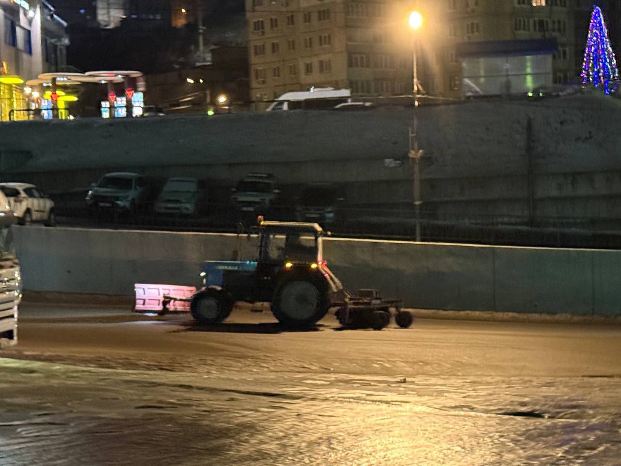 За минувшие сутки во Владивостоке бригады дорожников службы «Содержание городских территорий» обработали реагентами: За минувшие сутки во Владивостоке бригады дорожников службы «Содержание городских территорий» обработали реагентами: