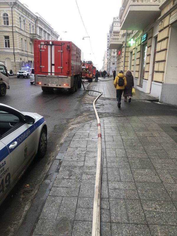 Госавтоинспекция обеспечивает безопасность на участке возгорания в центре Владивостока
