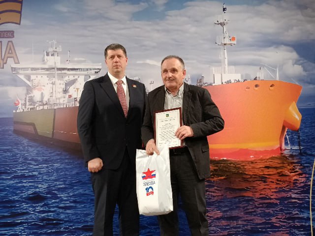 Депутат #ЗСПК Андрей Акимов поздравил судостроителей СК "Звезда" с юбилеем Депутат #ЗСПК Андрей Акимов поздравил судостроителей СК "Звезда" с юбилеем