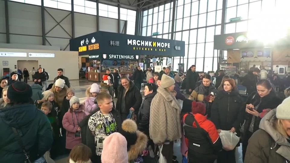 Приморские школьники вернулись из Москвы, где побывали на Кремлёвской ёлке