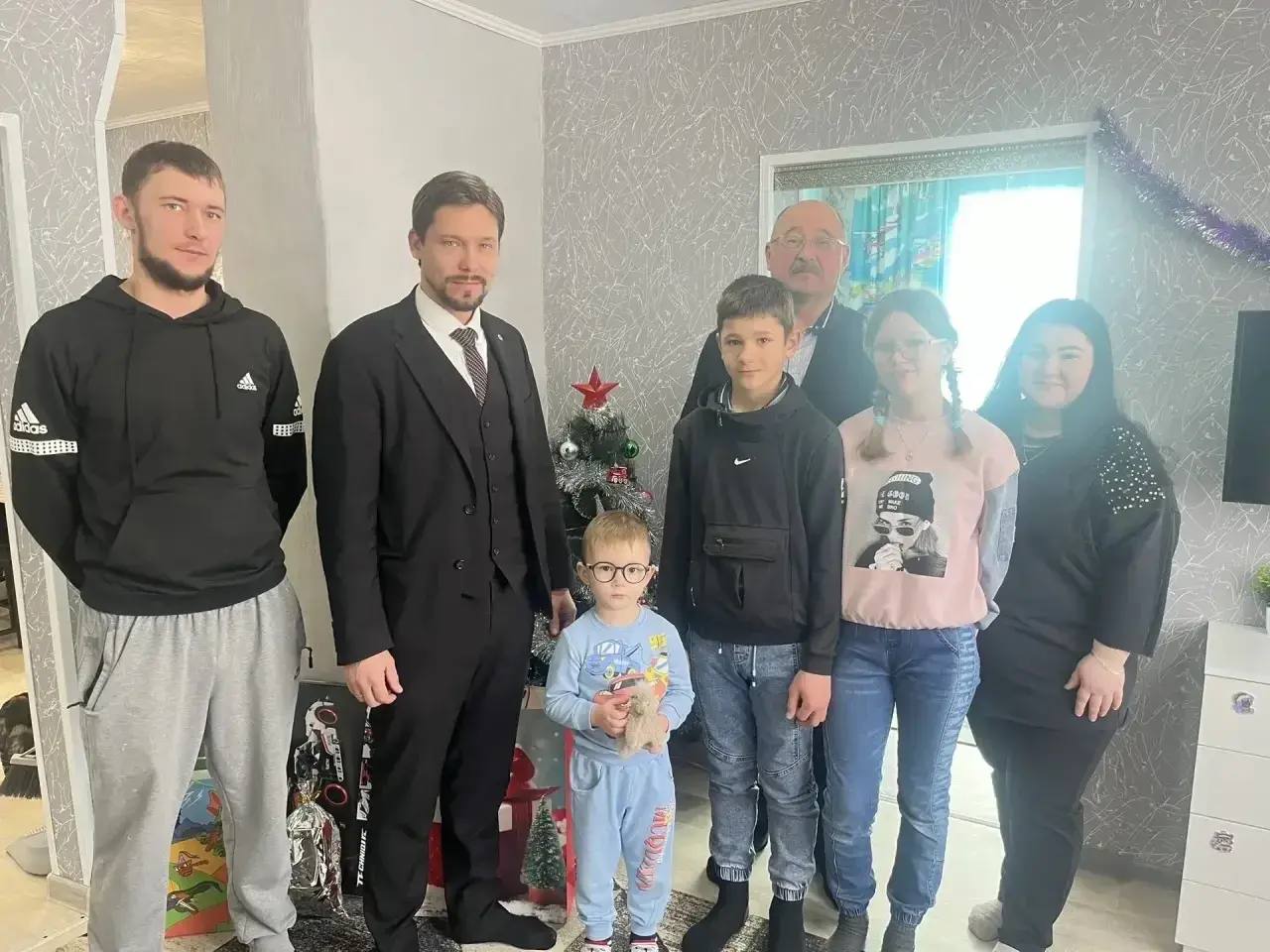 Всё больше детей из Приморского края получают заветные подарки, «загаданные» на «Ёлке желаний» Всё больше детей из Приморского края получают заветные подарки, «загаданные» на «Ёлке желаний»