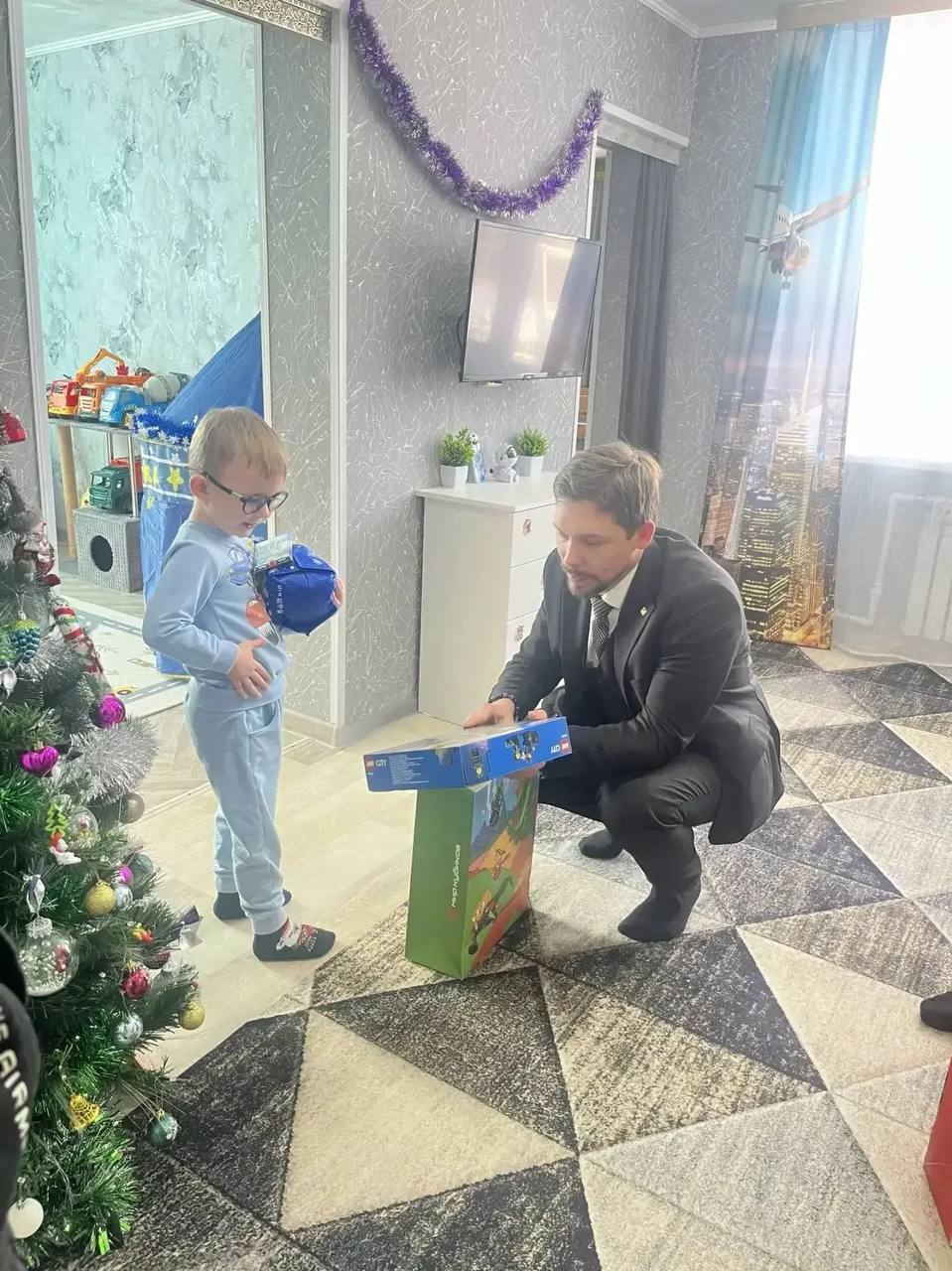 Всё больше детей из Приморского края получают заветные подарки, «загаданные» на «Ёлке желаний» Всё больше детей из Приморского края получают заветные подарки, «загаданные» на «Ёлке желаний»