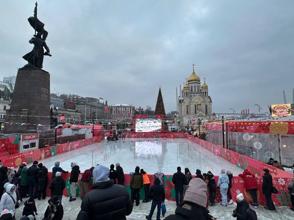 Кёрлинг на центральной площади Владивостока — бесплатно для всех!