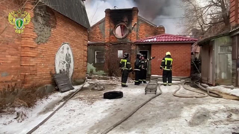 Прокуратура контролирует установление обстоятельств пожара в жилом доме на Почтовом переулке во Владивостоке