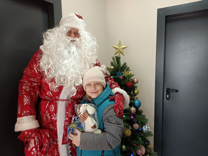 Во Владивостоке транспортные полицейские совместно с Общественным советом поздравили детей в рамках акции «Полицейский Дед Мороз» Во Владивостоке транспортные полицейские совместно с Общественным советом поздравили детей в рамках акции «Полицейский Дед Мороз»