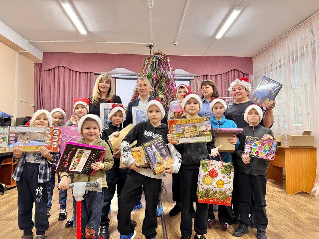 Депутат #ЗСПК Всеволод Романов исполнил новогодние мечты детей Кавалеровского округа Депутат #ЗСПК Всеволод Романов исполнил новогодние мечты детей Кавалеровского округа