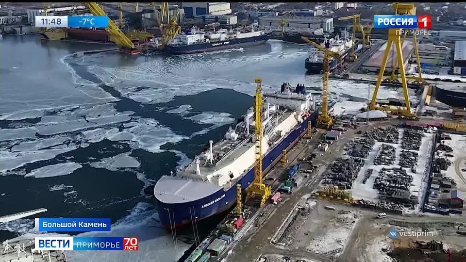 Запечатлён выход в первый рейс газовоза «Алексей Косыгин»