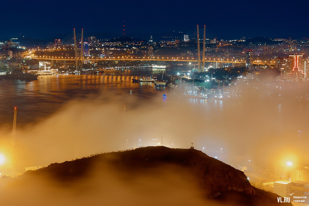 Киты и русалки, пожары, муралы и даже машины на сапах: 2025 год в 36 фотографиях Новостей VL Киты и русалки, пожары, муралы и даже машины на сапах: 2025 год в 36 фотографиях Новостей VL