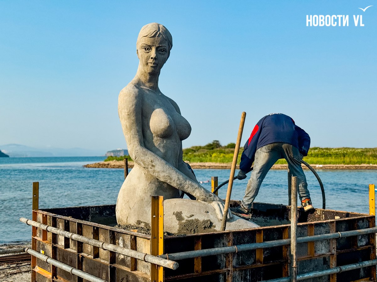 Киты и русалки, пожары, муралы и даже машины на сапах: 2025 год в 36 фотографиях Новостей VL Киты и русалки, пожары, муралы и даже машины на сапах: 2025 год в 36 фотографиях Новостей VL