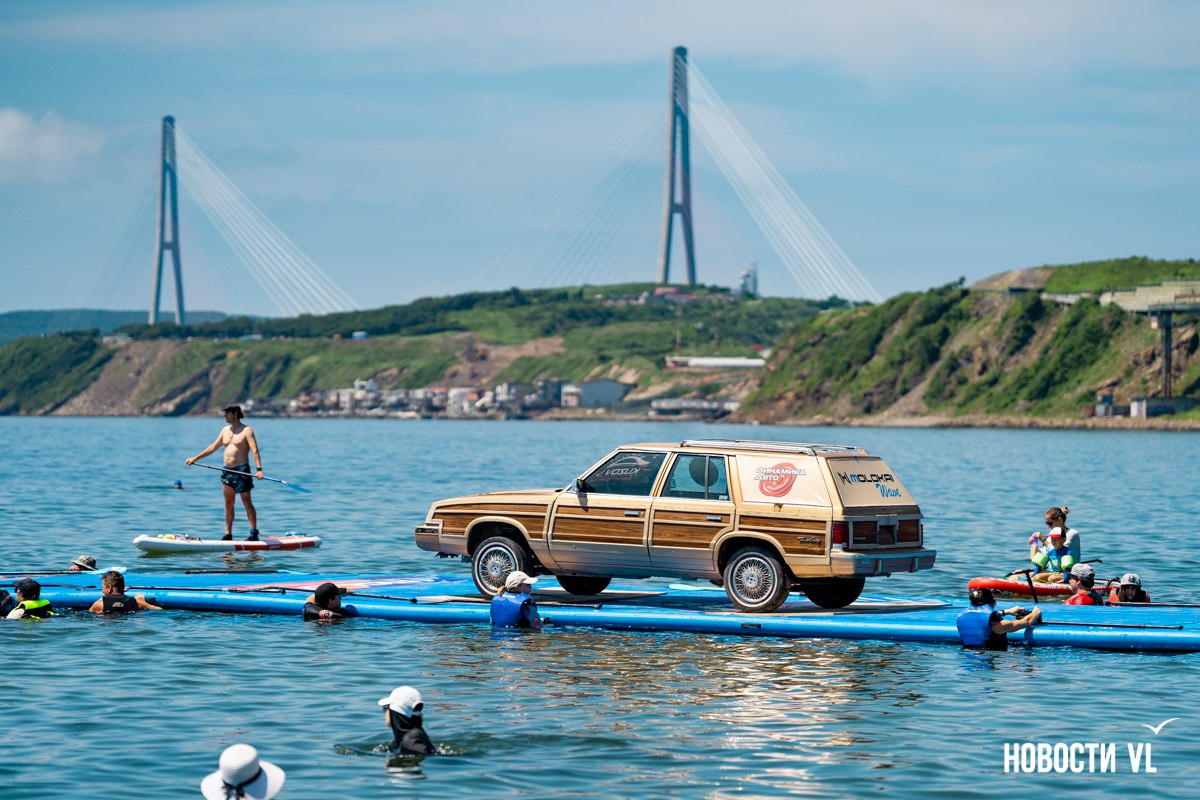 Киты и русалки, пожары, муралы и даже машины на сапах: 2025 год в 36 фотографиях Новостей VL Киты и русалки, пожары, муралы и даже машины на сапах: 2025 год в 36 фотографиях Новостей VL