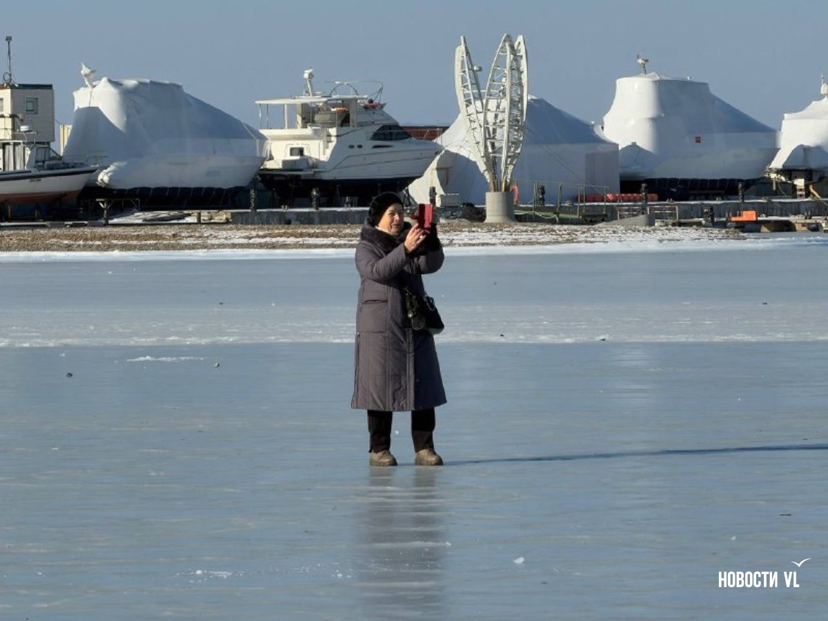 Акватория Спортивной гавани во Владивостоке превратилась в большой бесплатный каток Акватория Спортивной гавани во Владивостоке превратилась в большой бесплатный каток