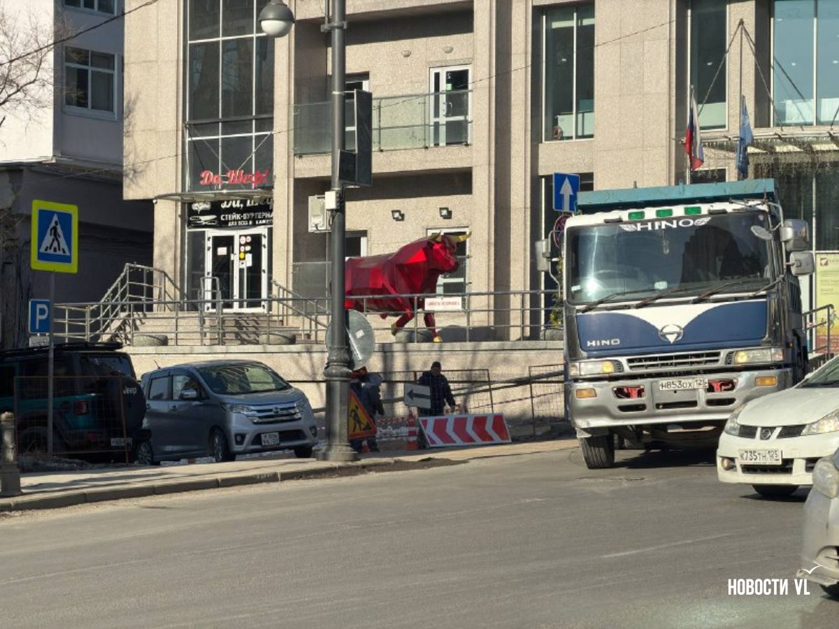 Улицу Фонтанная в центре Владивостока раскопали и перекрыли на неделю Улицу Фонтанная в центре Владивостока раскопали и перекрыли на неделю