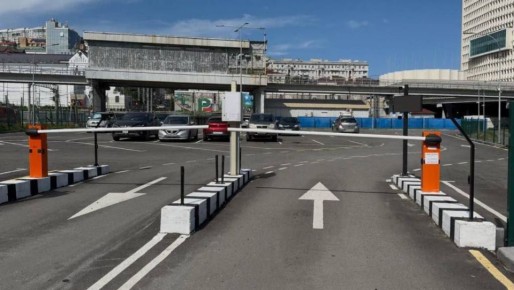 Оставить автомобиль на муниципальных закрытых парковках Владивостока на праздники можно бесплатно