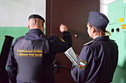 Что делать, если в дверь постучали судебные приставы?