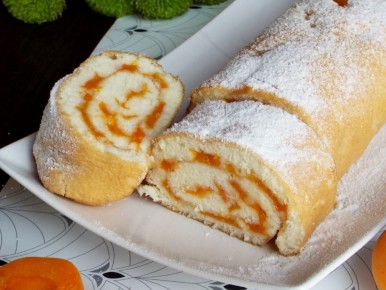 Нежнейший фруктовый рулет: рецепт, который покорит ваше сердце