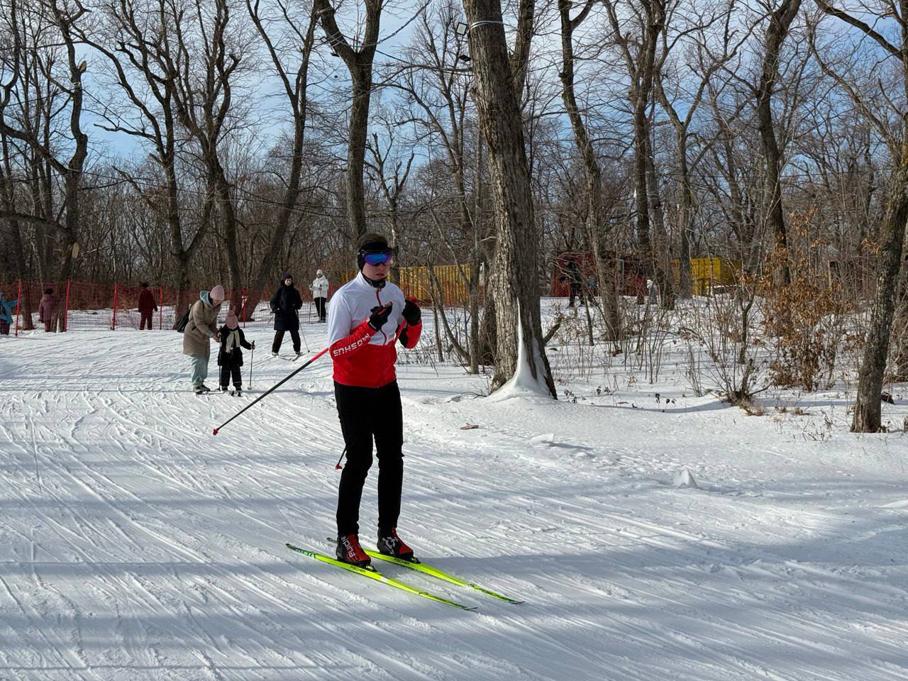 Сотни жителей и гостей дальневосточной столицы собрались сегодня, 4 января, на лыжной трассе острова Русский, чтобы принять участие в «Мандариновом забеге» Сотни жителей и гостей дальневосточной столицы собрались сегодня, 4 января, на лыжной трассе острова Русский, чтобы принять участие в «Мандариновом забеге»