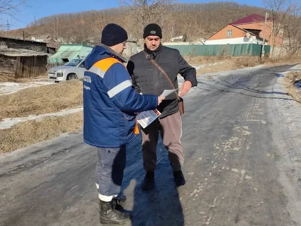 Профилактика пожаров – в каждый дом: спасатели Находки усиливают работу в частном секторе Профилактика пожаров – в каждый дом: спасатели Находки усиливают работу в частном секторе