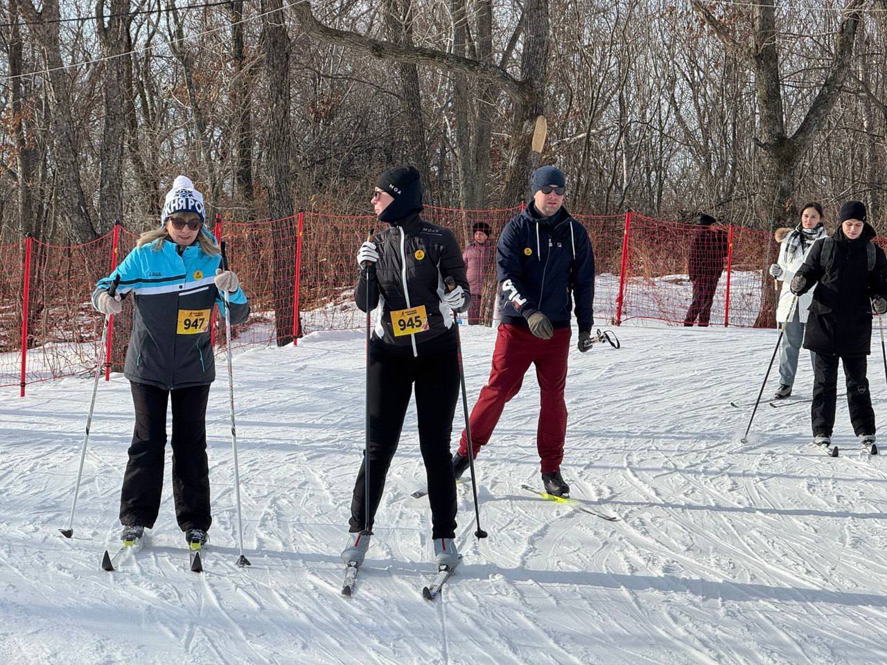 Сотни жителей и гостей дальневосточной столицы собрались сегодня, 4 января, на лыжной трассе острова Русский, чтобы принять участие в «Мандариновом забеге» Сотни жителей и гостей дальневосточной столицы собрались сегодня, 4 января, на лыжной трассе острова Русский, чтобы принять участие в «Мандариновом забеге»