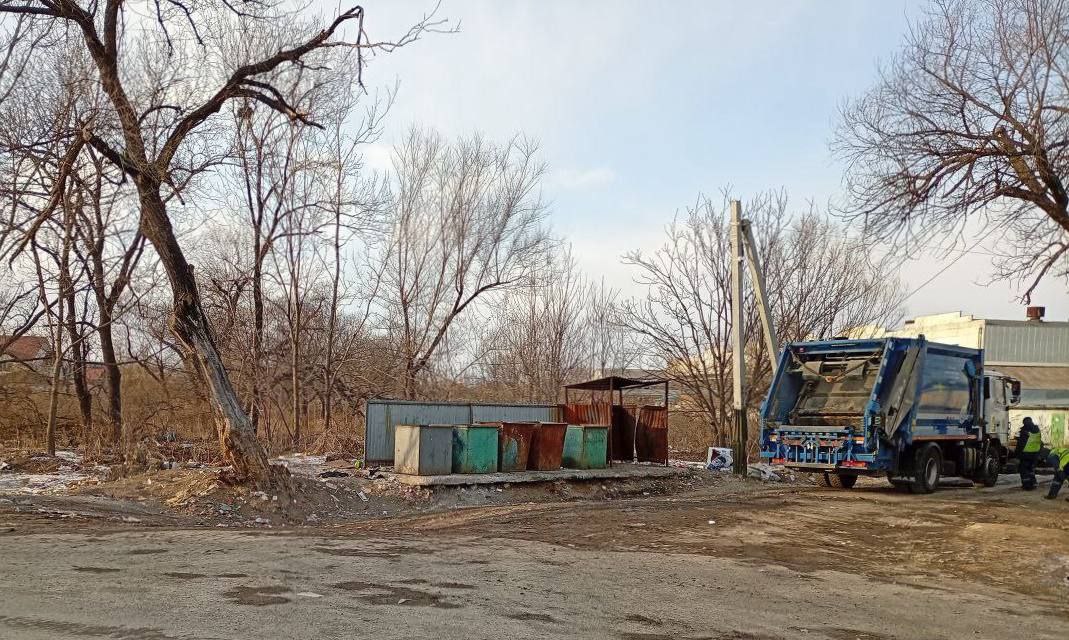 Сотрудники «СГТ» продолжают вывоз мусора с контейнерных площадок