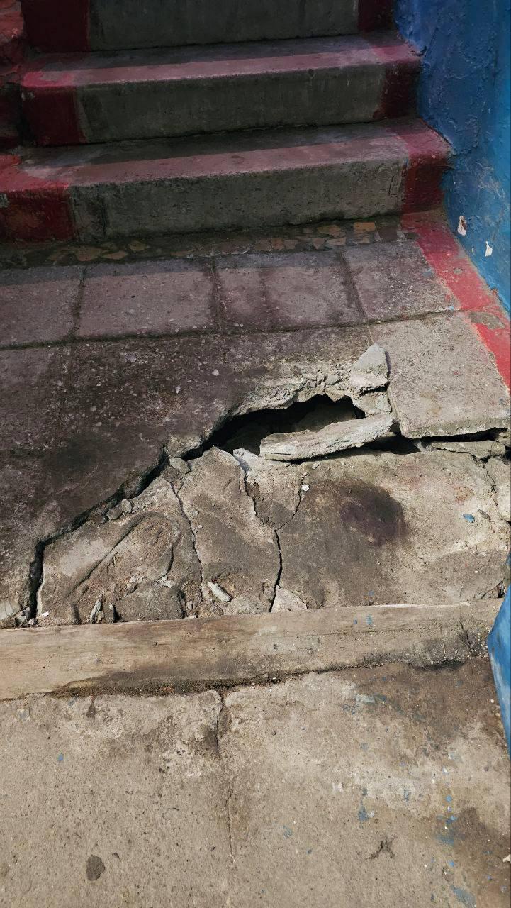 Следком проводит доследственную проверку об аварийном состоянии подъезда на Зои Космодемьянской Следком проводит доследственную проверку об аварийном состоянии подъезда на Зои Космодемьянской