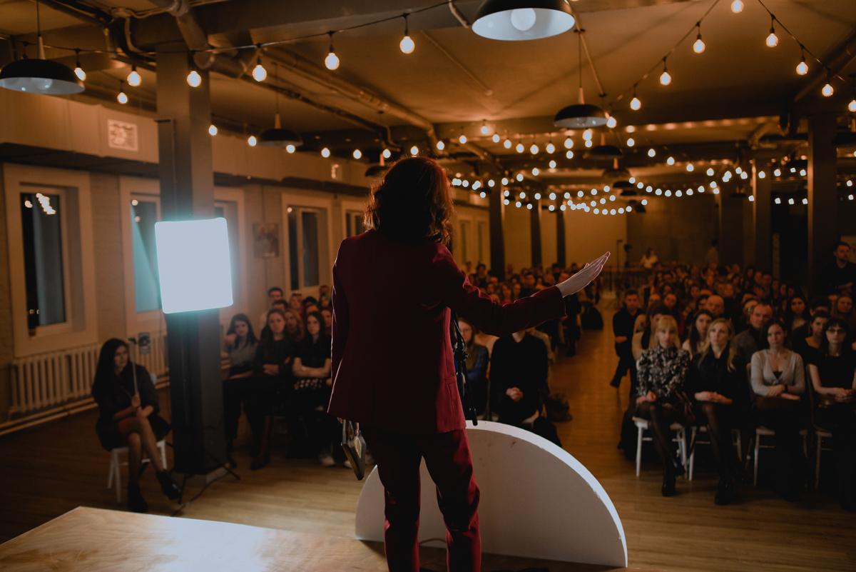 Создательница «Кота Бродского» и автор концепции библиотеки «БУК» Ольга Аристова написала захватывающий и жуткий роман о взрослении на востоке неуютной страны Создательница «Кота Бродского» и автор концепции библиотеки «БУК» Ольга Аристова написала захватывающий и жуткий роман о взрослении на востоке неуютной страны