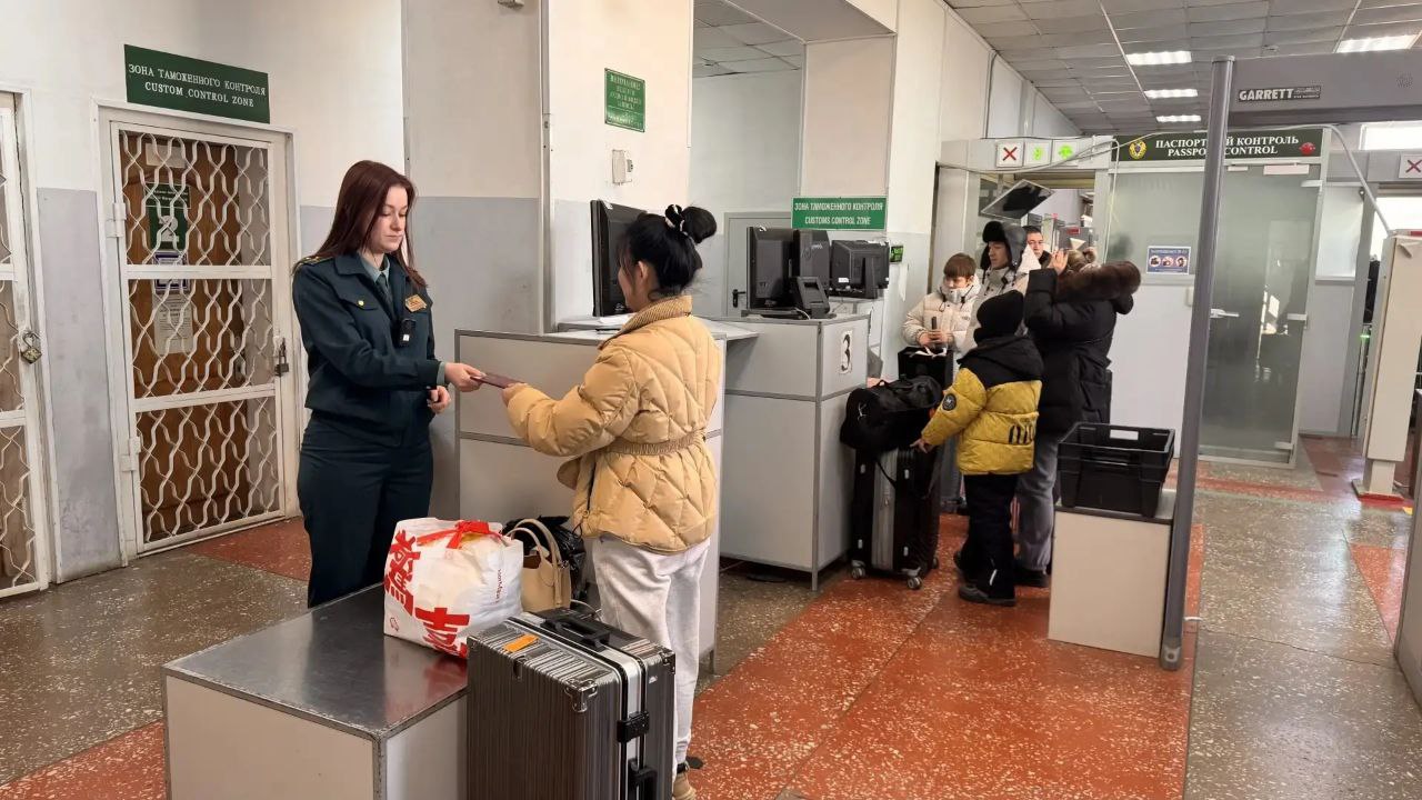 Почти тысячу пассажирских автобусов оформили уссурийские таможенники за первые дни 2026 года Почти тысячу пассажирских автобусов оформили уссурийские таможенники за первые дни 2026 года