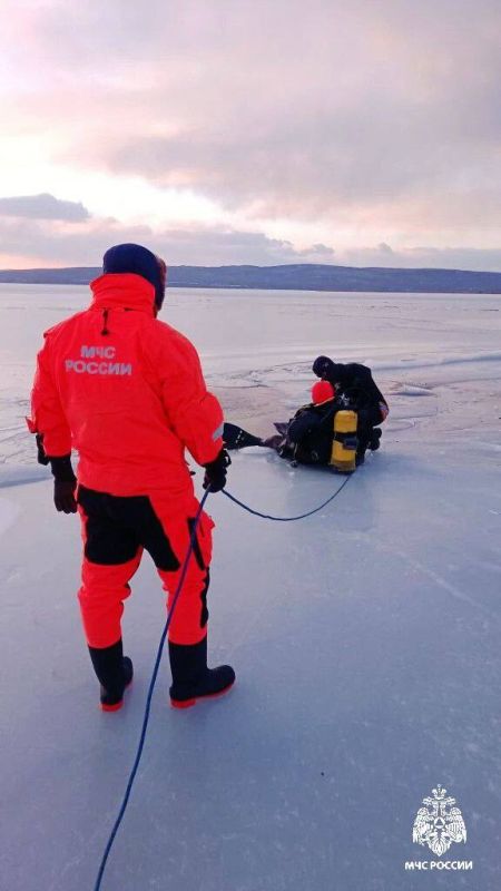 Машины провалились под лед в Приморском крае