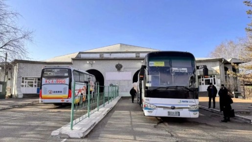 Почти тысячу пассажирских автобусов оформили уссурийские таможенники за первые дни 2026 года