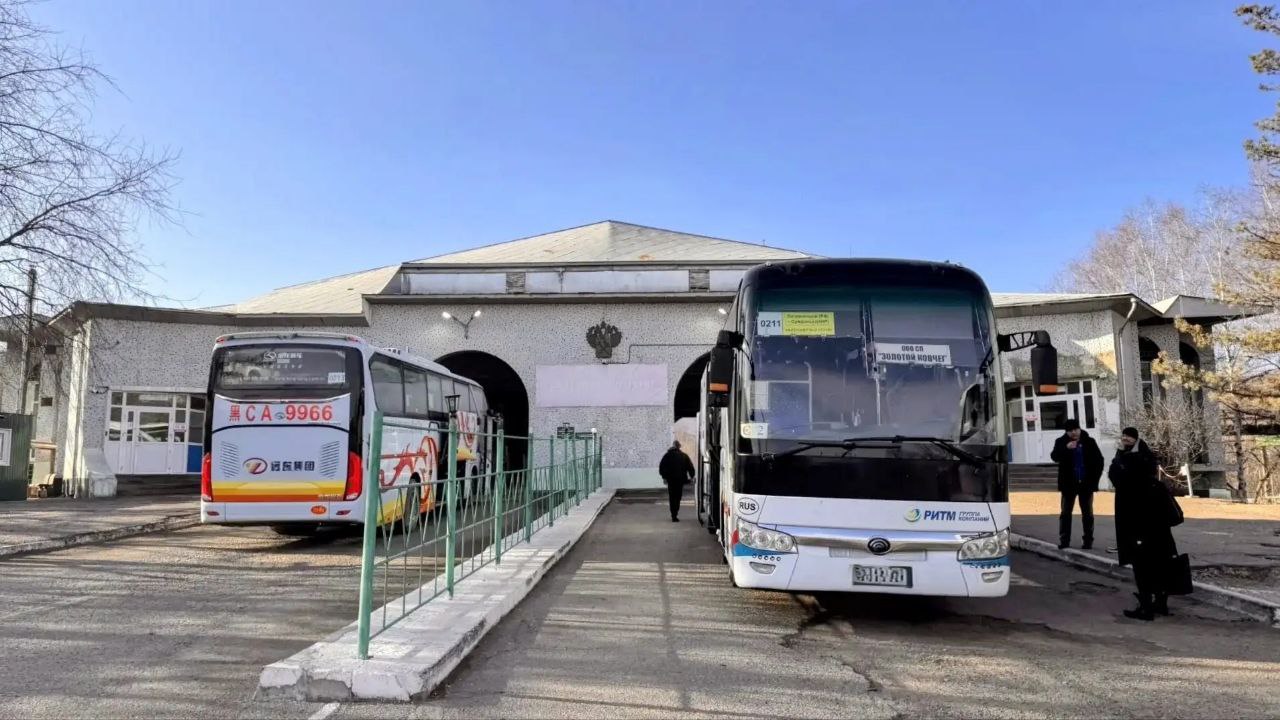 Почти тысячу пассажирских автобусов оформили уссурийские таможенники за первые дни 2026 года