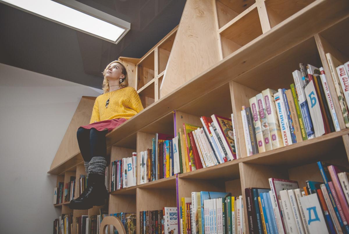 Создательница «Кота Бродского» и автор концепции библиотеки «БУК» Ольга Аристова написала захватывающий и жуткий роман о взрослении на востоке неуютной страны Создательница «Кота Бродского» и автор концепции библиотеки «БУК» Ольга Аристова написала захватывающий и жуткий роман о взрослении на востоке неуютной страны