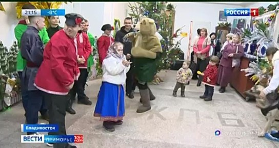 В рождественские праздники принято поздравлять детей, тех кому одиноко и особенно трудно