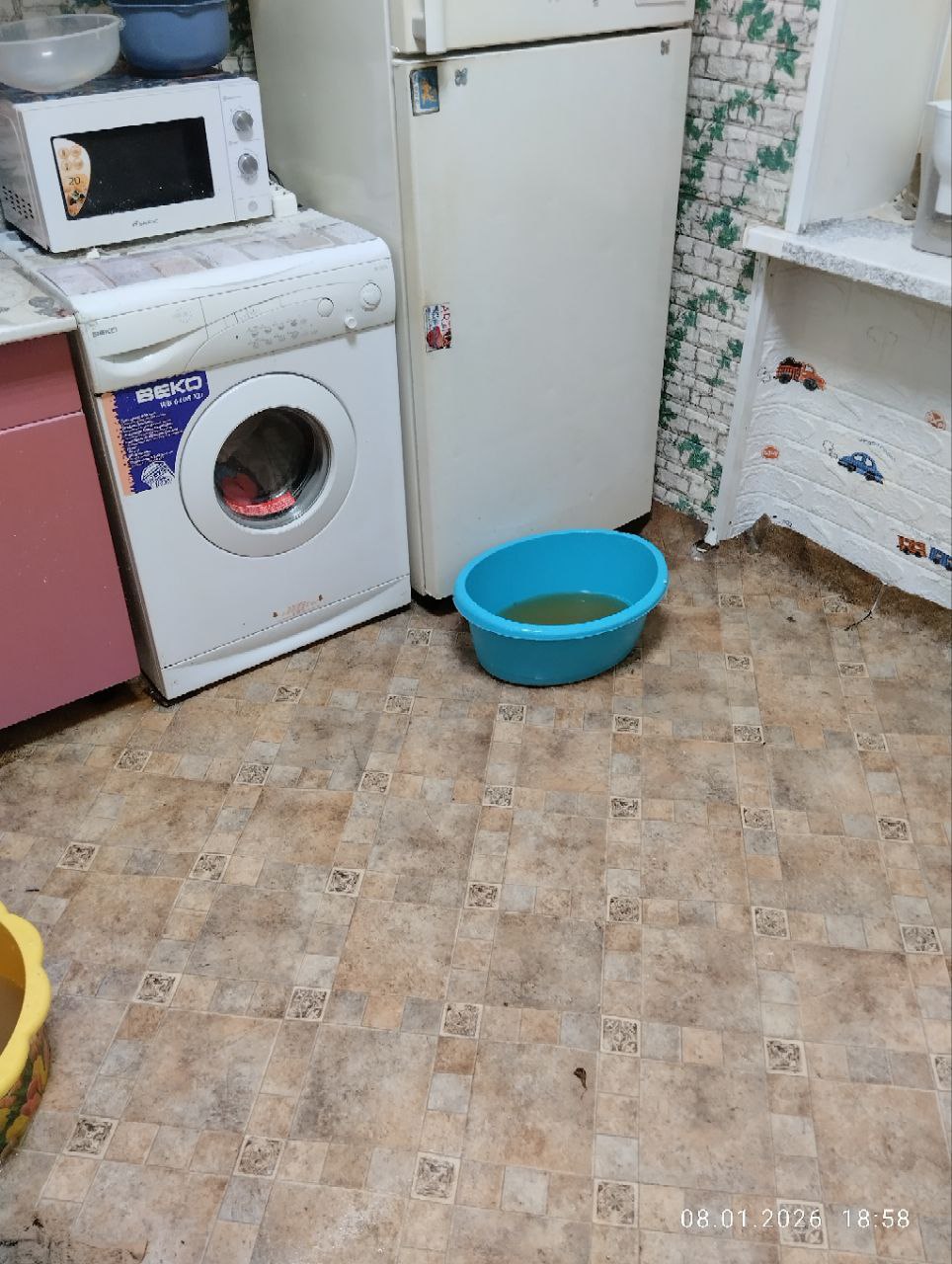 В Находке из-за раскочегаренных батарей в домах начали рваться и течь трубы В Находке из-за раскочегаренных батарей в домах начали рваться и течь трубы