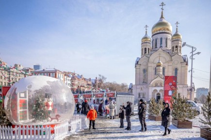 В связи с погодными условиями Новогодний городок на центральной площади Владивостока завтра, 10 января, приостановит свою работу