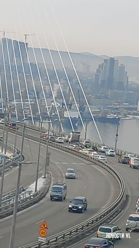 На Золотом мосту произошло ДТП