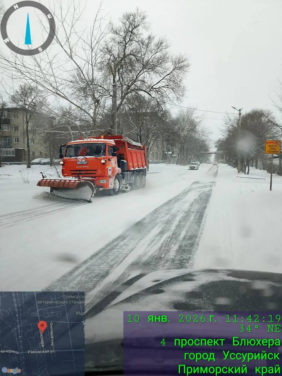 В Уссурийске ведутся снегоуборочные работы В Уссурийске ведутся снегоуборочные работы