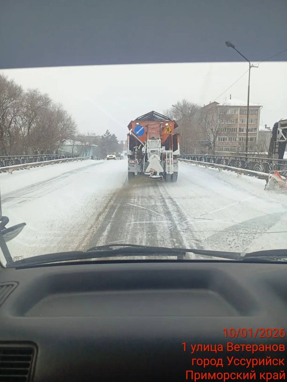 В Уссурийске ведутся снегоуборочные работы В Уссурийске ведутся снегоуборочные работы