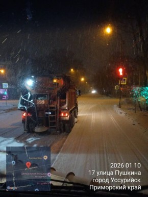 В Уссурийске ведутся снегоуборочные работы