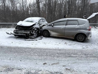 Цепной замес: из-за заноса на подъезде к Владивостоку столкнулись 6 авто