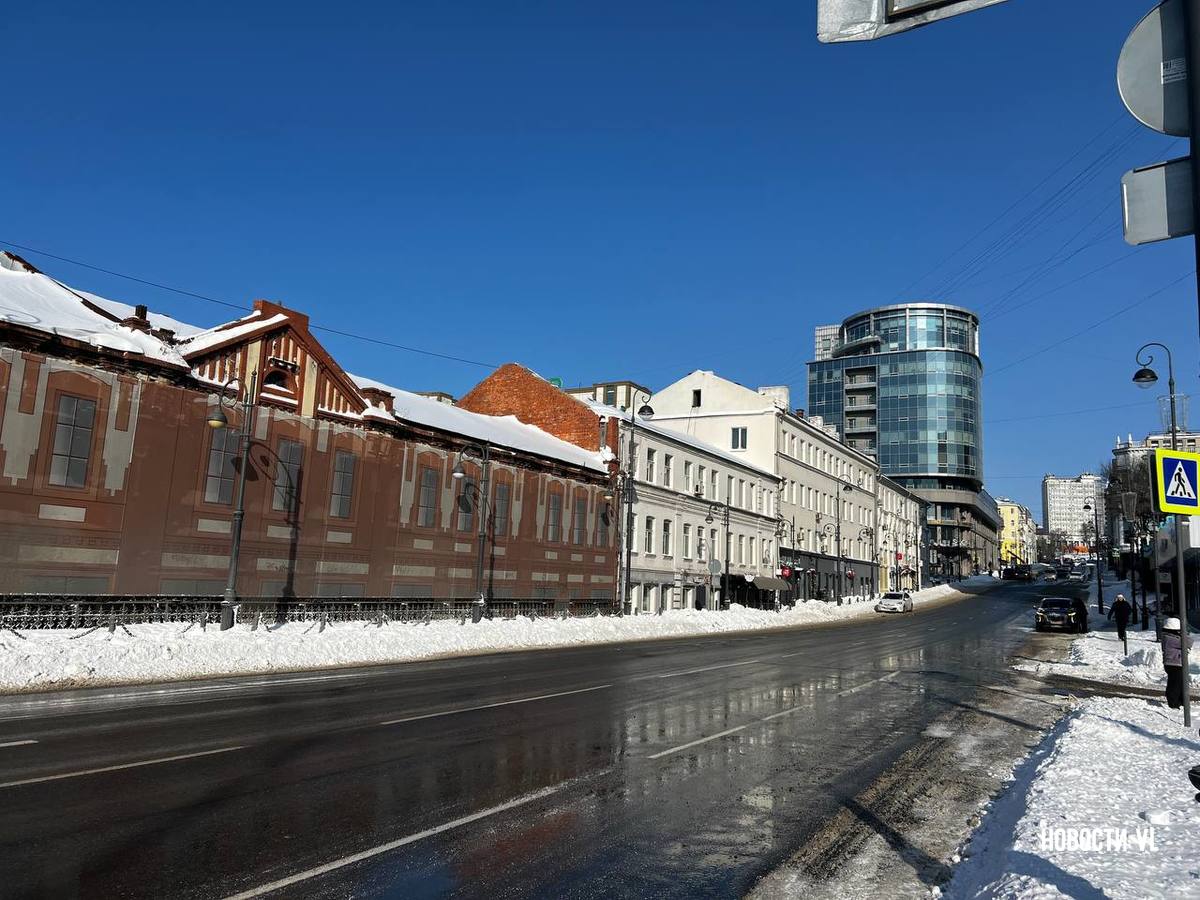 Битва с последствиями снегопада во Владтивостоке продолжается Битва с последствиями снегопада во Владтивостоке продолжается