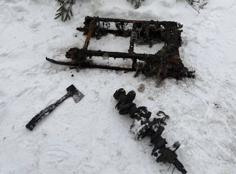 Детские санки, тряпки и коленвал от двигателя — странные находки коммунальщиков в канализации