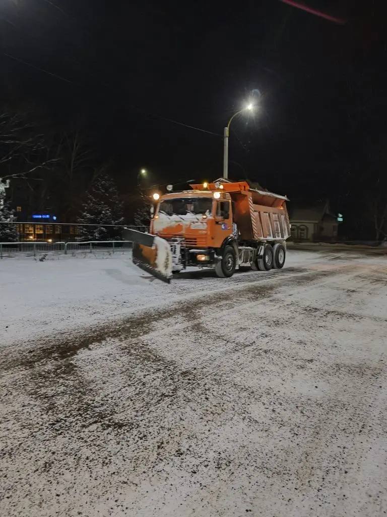 Примавтодор с ночи работает на дорогах Кавалеровского округа Примавтодор с ночи работает на дорогах Кавалеровского округа