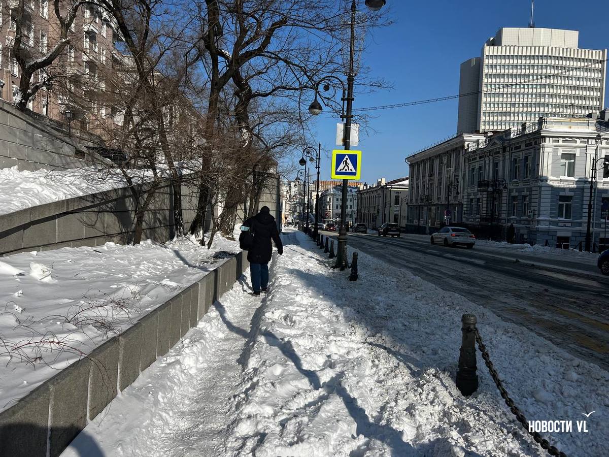 Битва с последствиями снегопада во Владтивостоке продолжается Битва с последствиями снегопада во Владтивостоке продолжается