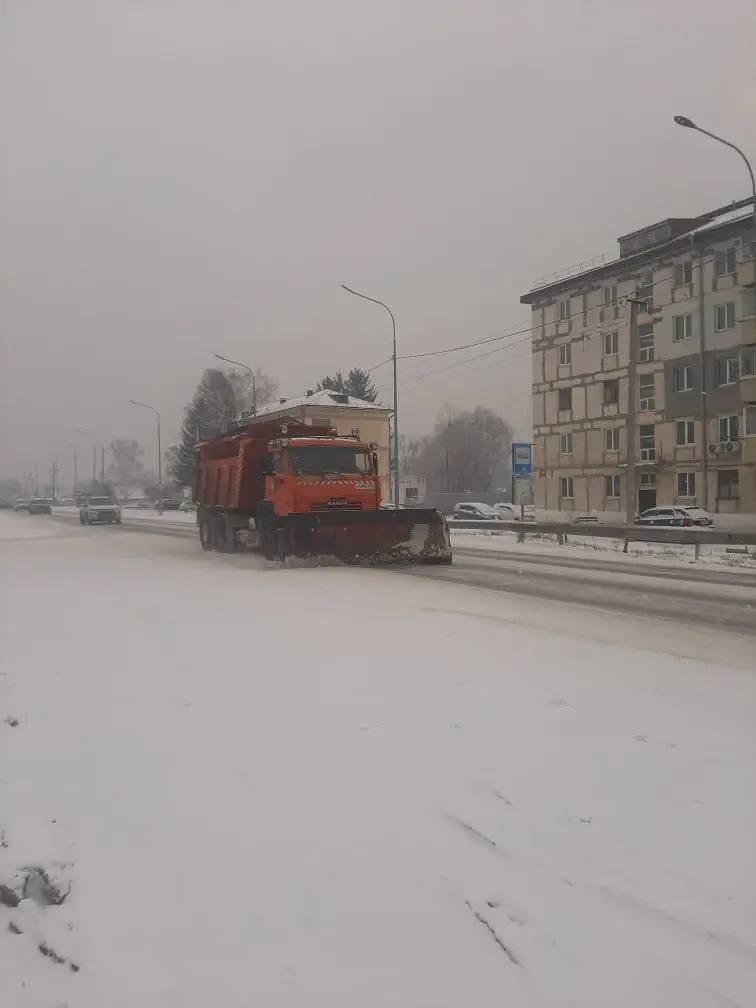 Примавтодор с ночи работает на дорогах Кавалеровского округа Примавтодор с ночи работает на дорогах Кавалеровского округа