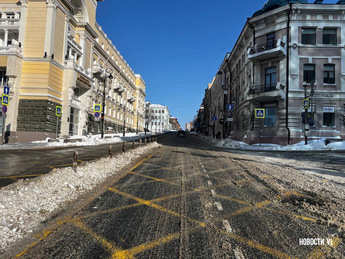 Битва с последствиями снегопада во Владтивостоке продолжается Битва с последствиями снегопада во Владтивостоке продолжается