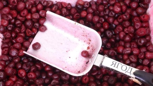 Чем опасны замороженные ягоды — вы удивитесь