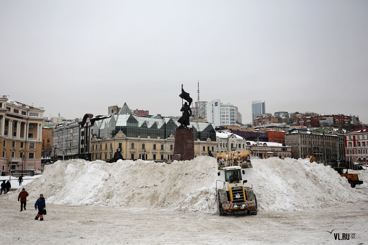 От Черепкова до Шестакова: ни один глава Владивостока не справлялся со снегопадами