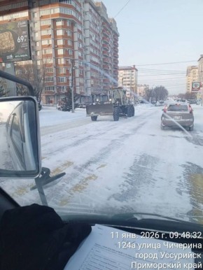 В Уссурийске продолжается ликвидация последствий снегопада