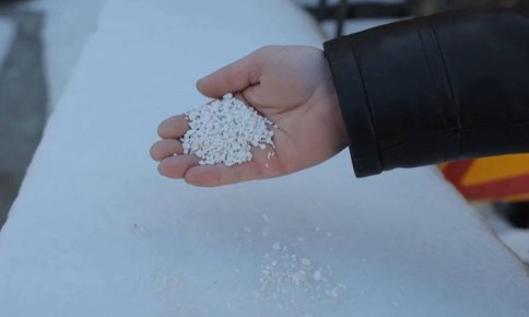 Прометание и обработка проезжей части продолжаются на улицах Владивостока