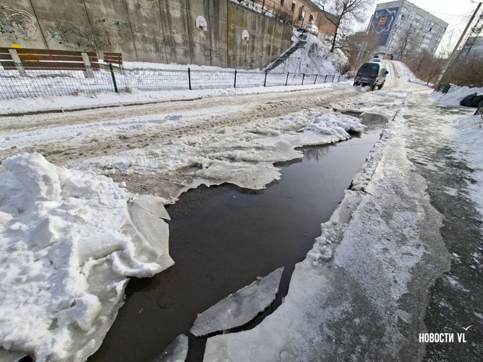 Жители нескольких улиц Владивостока уже два дня жалуются на перебои с отоплением и горячей водой